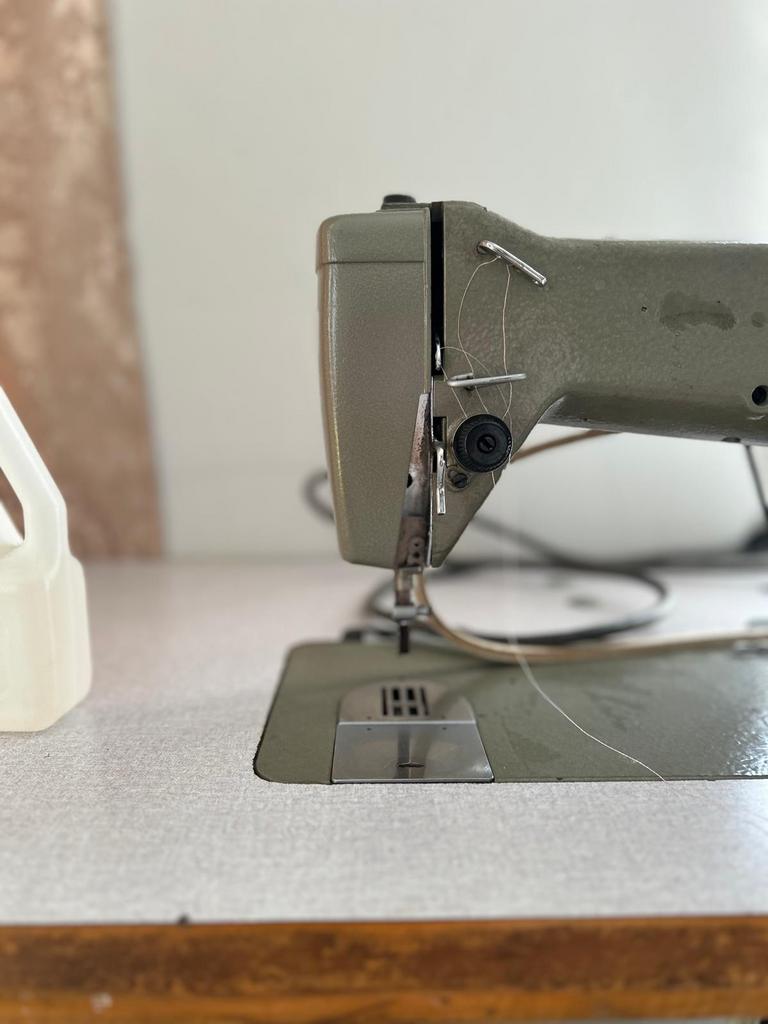 Tafel Naaimachine met Borduurfunctie – Zeer Goede Staat, Ophalen