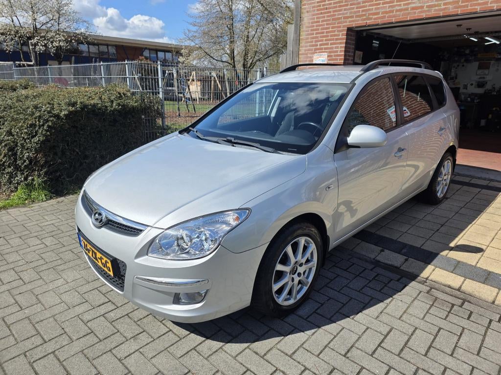 Hyundai i30 CW 1.6 zilver metallic 157.816 km NAP, Voorwielaandrijving, Stof, 1591 cc, 4 cilinders