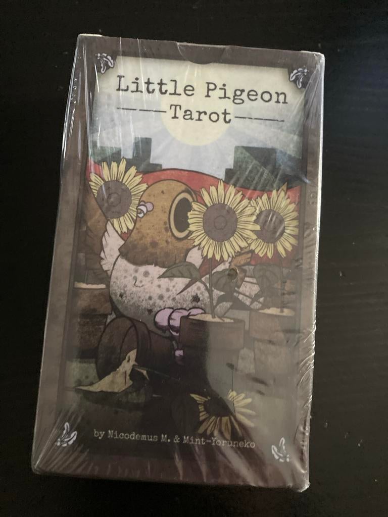 Little Pigeon Tarot - Nieuw en Geseald, Ophalen of Verzenden, Nieuw, Tarot of Kaarten leggen, Overige typen