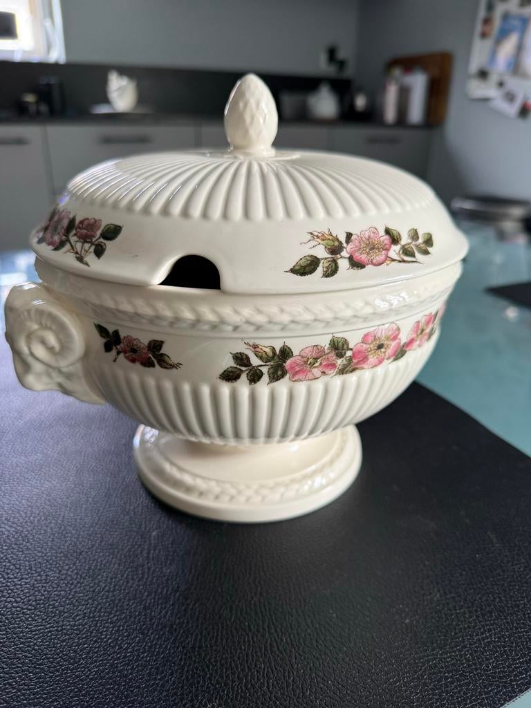 Wedgwood Briar Rose soepterrine - Nieuw, Huis en Inrichting, Keuken | Servies, Overige typen, Nieuw, Ophalen of Verzenden, Wedgwood