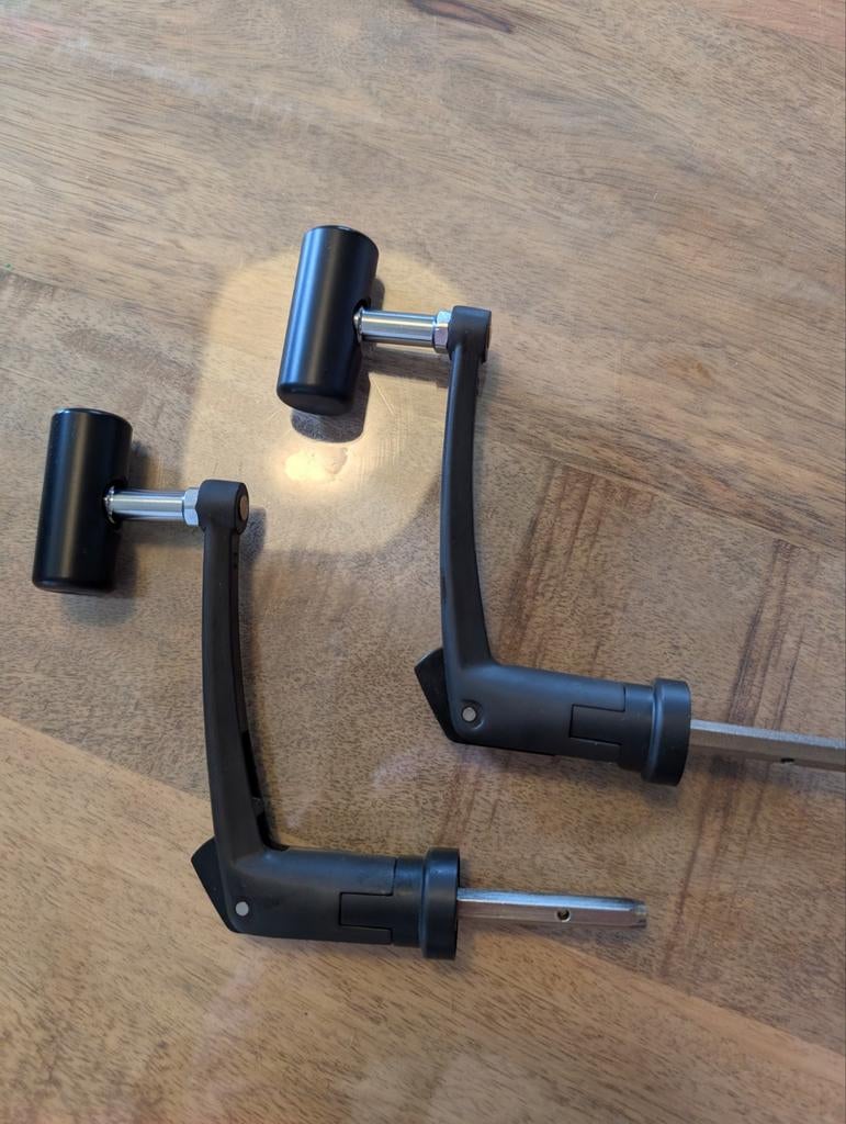 Twee Daiwa Emblem 45/35 hendels, Ophalen of Verzenden