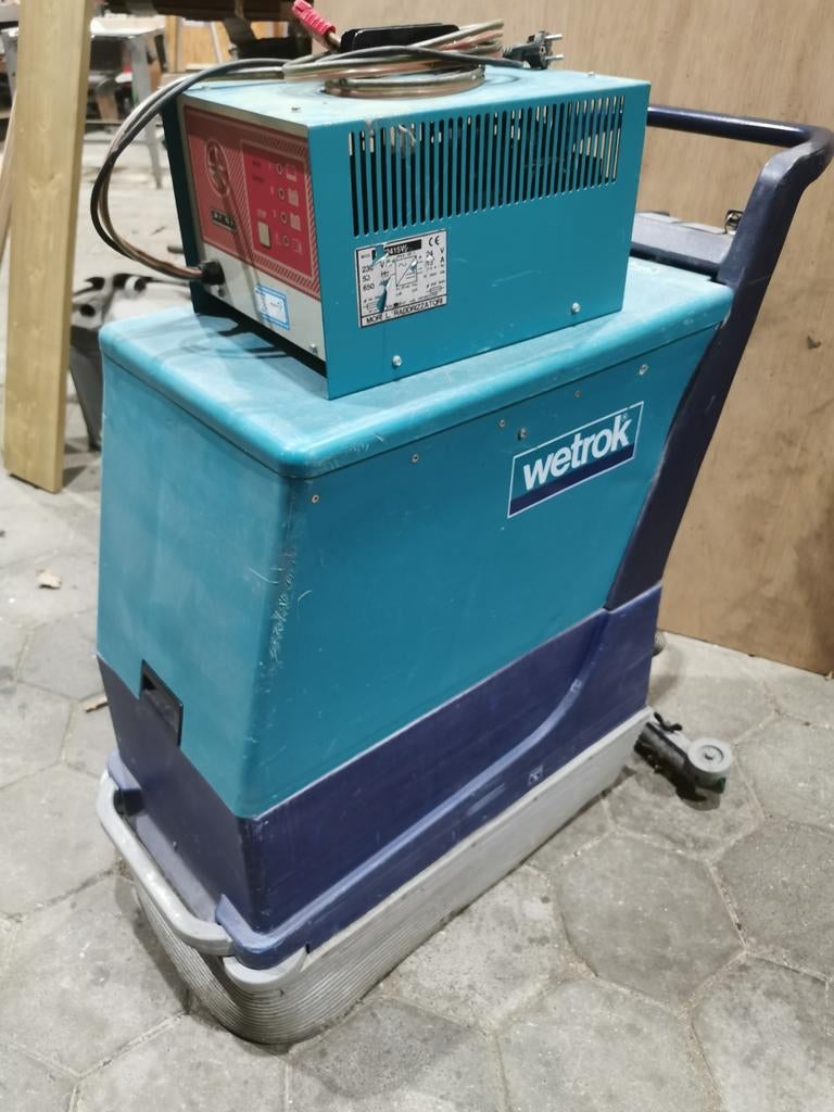 Wetrok Duomatic 430B Schrob- en Zuigmachine met Lader, Ophalen, Gebruikt, Schrobmachine