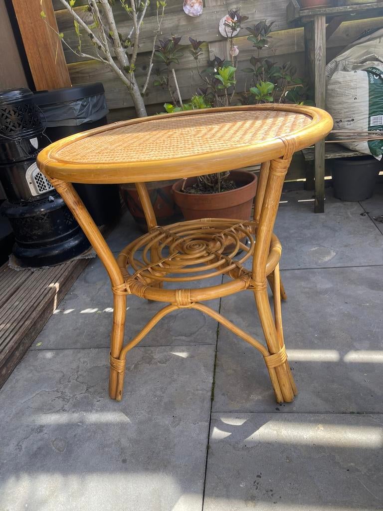 Rotan tafeltje, Huis en Inrichting, Tafels | Bijzettafels, Overige materialen, Minder dan 55 cm, Gebruikt, Rond