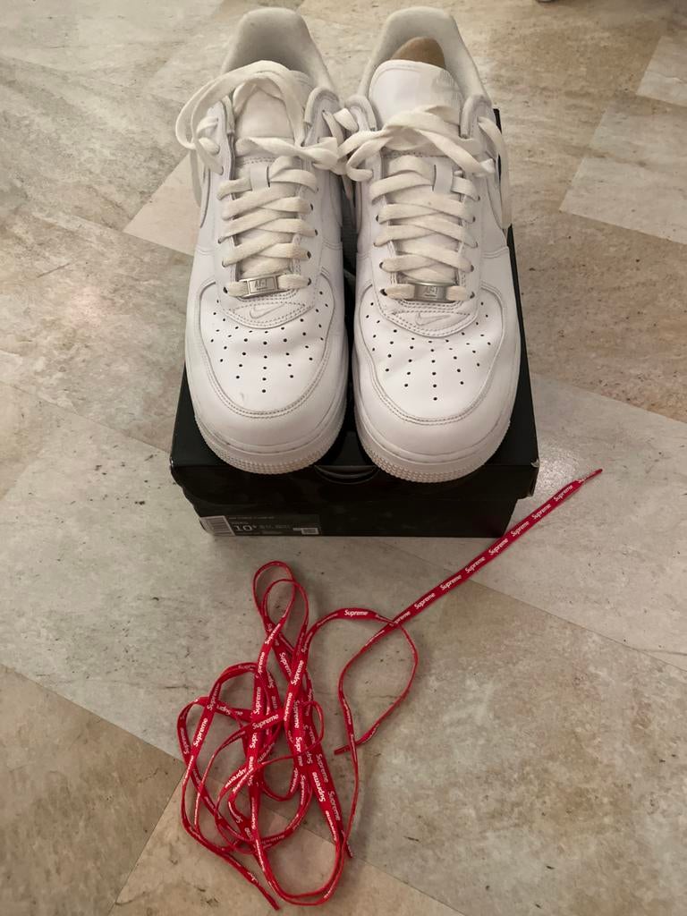 Nike Air Force 1 Low Supreme White - Maat 44.5, Kleding | Heren, Schoenen, Ophalen of Verzenden, Zo goed als nieuw, Wit, Sneakers of Gympen