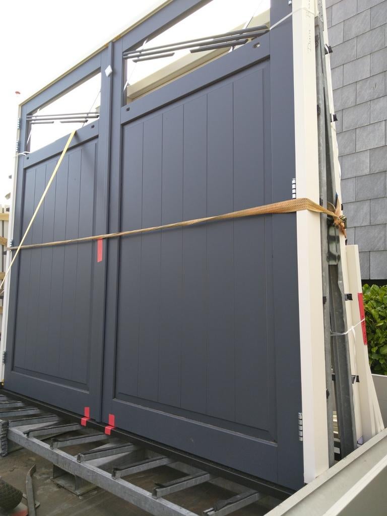 Kozijn met dubbele garage deuren