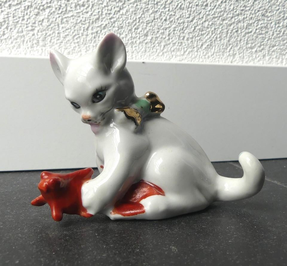 Vintage poezenbeeldje poes met vis sluierstaart telescoopoog, Verzamelen, Ophalen of Verzenden, Gebruikt, Dier