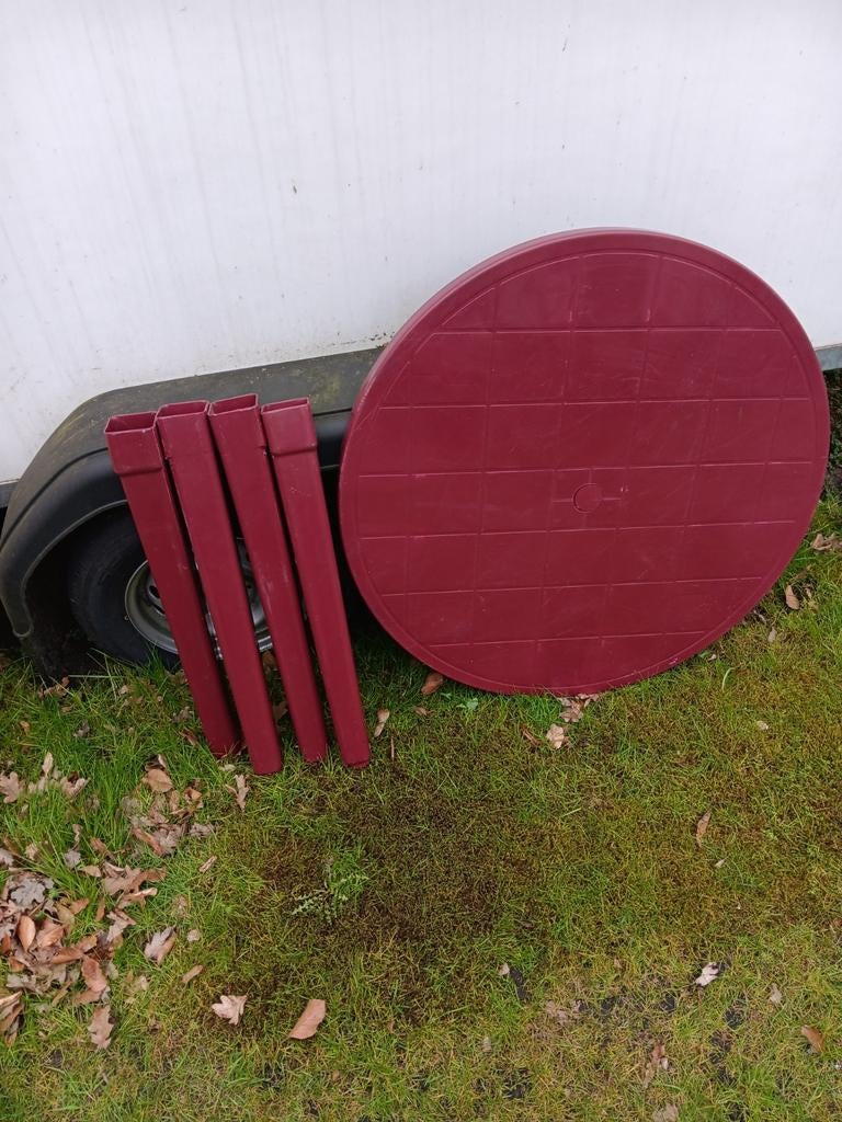 Ronde kunststof tuintafel - bordeauxrood, Tuin en Terras, Tuintafels, Ophalen, Gebruikt, Rond, Kunststof