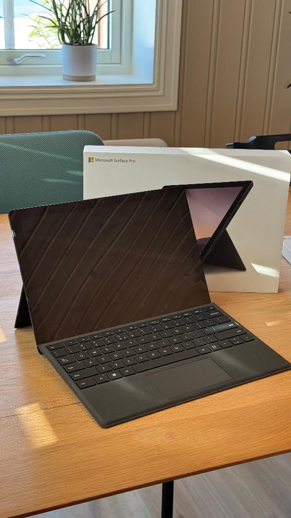 Surface Pro 7 i5 8GB 256GB incl toetsenbord + doos, Qwerty, 8 GB, 13 inch, Met touchscreen