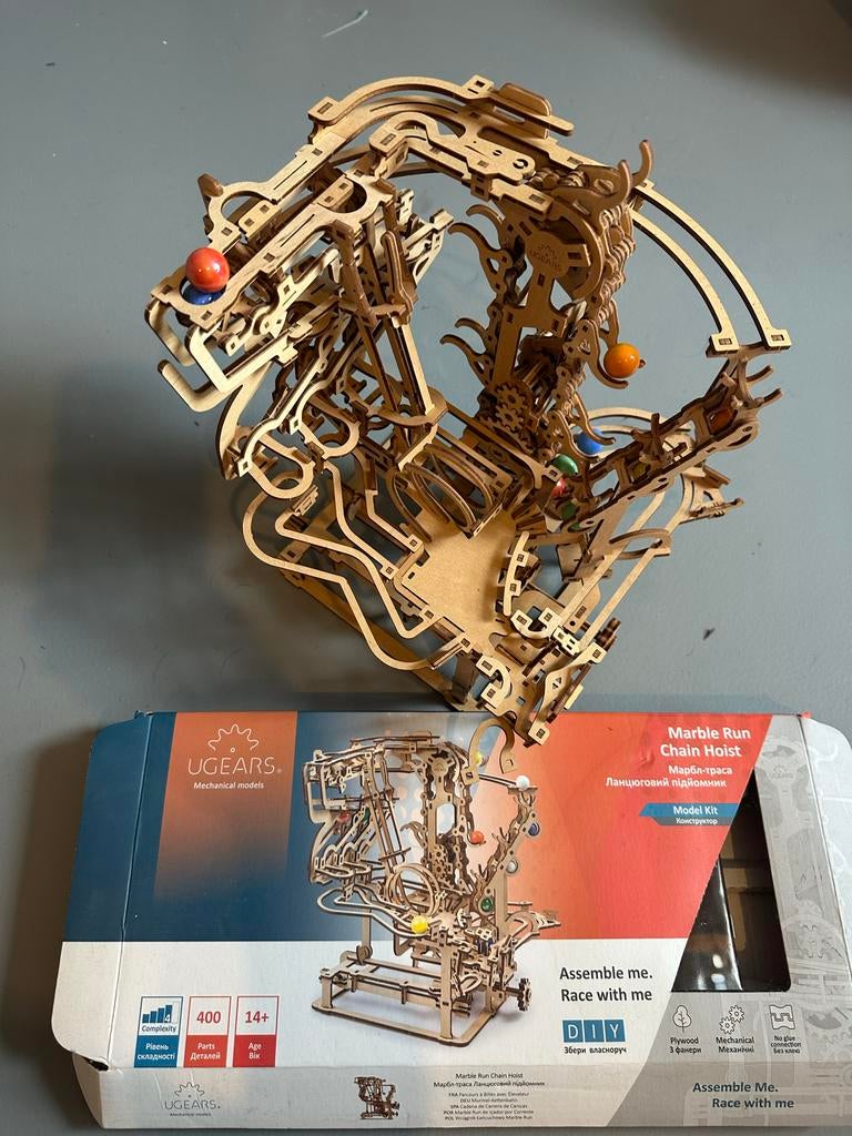 UGEARS Marble Run Chain Hoist - Houten Modelbouw Kit, Hobby en Vrije tijd, Ophalen of Verzenden, Zo goed als nieuw, Overige typen