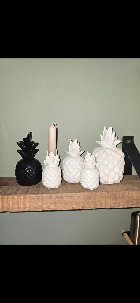Ananas decoratie accessoires.
Zwart en wit, Ophalen of Verzenden