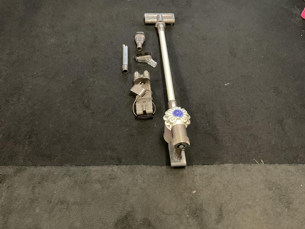 Zeer goede Dyson V6 steel stofzuiger, Witgoed en Apparatuur, Ophalen of Verzenden, Zo goed als nieuw, Overige typen