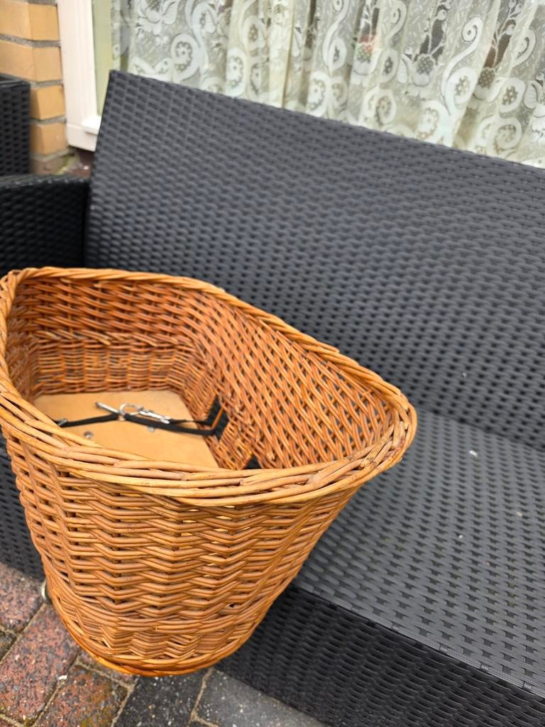 Hondenmand voor achterop de fiets, Ophalen