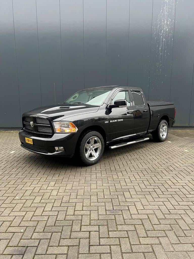 Dodge RAM 1500 5.7 HEMI V8 4X4 Crew Cab, Automaat, 2534 kg, 5654 cc, Zwart