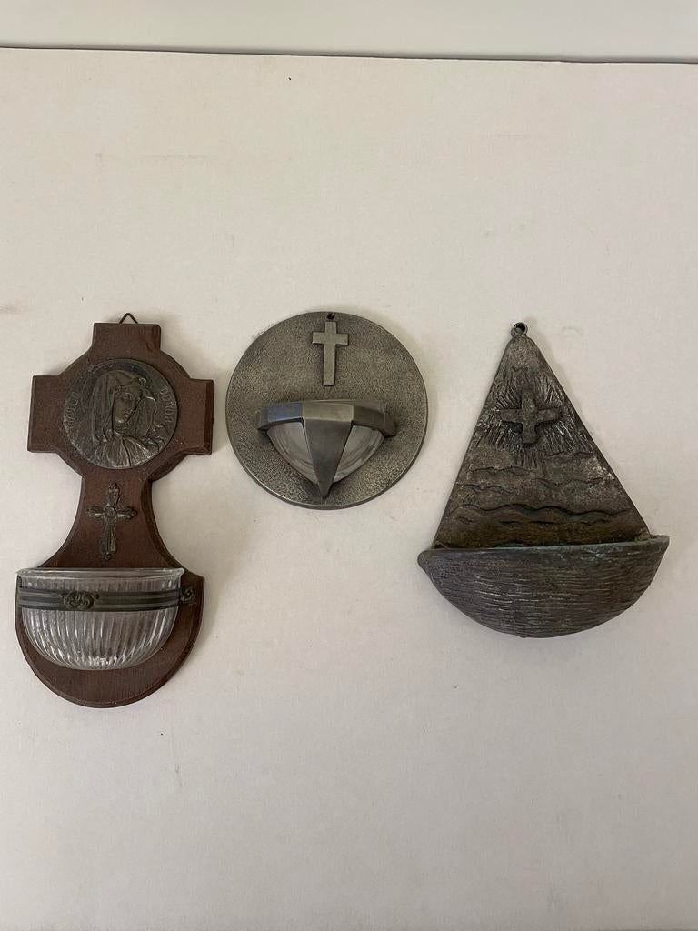 Drie wijwaterbakjes, diverse materialen, Ophalen of Verzenden