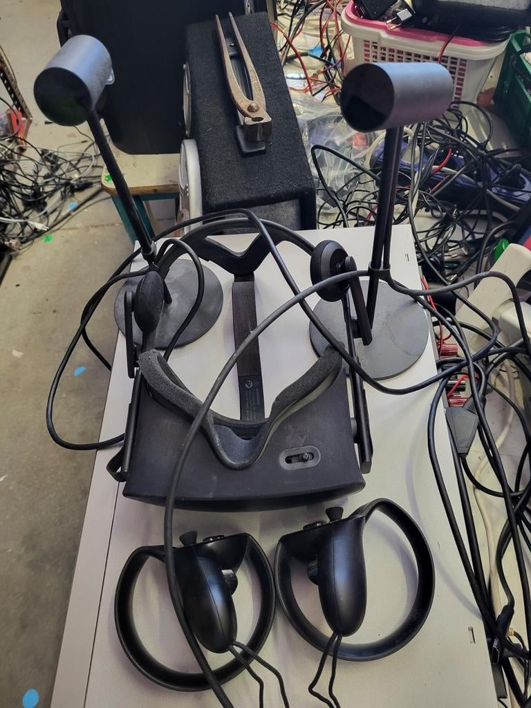 Oculus Rift VR-headset met controllers en sensoren, Spelcomputers en Games, Virtual Reality, Ophalen