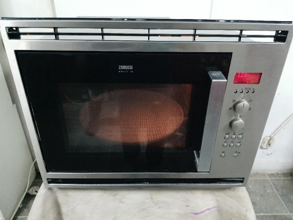 Zanussi Inbouw combi magnetron oven Werkt Perfect, Ophalen, Hete lucht, Inbouw, Draaiplateau