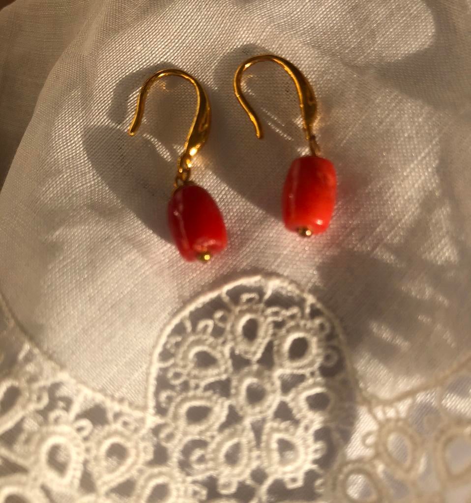 Oorbellen Koraal Goud Kleurig Hangers Vintage 1970, Overige materialen, Hangers, Ophalen of Verzenden, Zo goed als nieuw