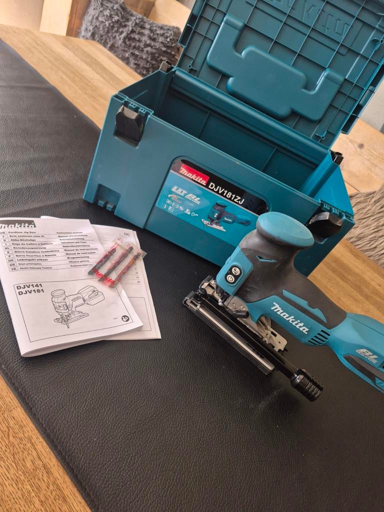 Makita   DJV181ZJ  18V decopeerzaag, Ophalen of Verzenden, Zo goed als nieuw, Minder dan 600 watt, Vlakschuurmachine