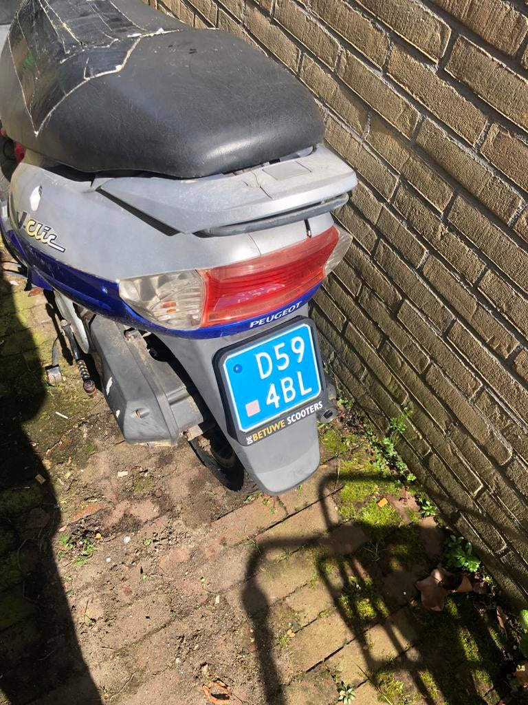 Peugeot V-Clic Scooter 50 cc - Opknapper + Gratis Helm, Fietsen en Brommers, Scooters | Peugeot, Ophalen, Gebruikt, Overige modellen
