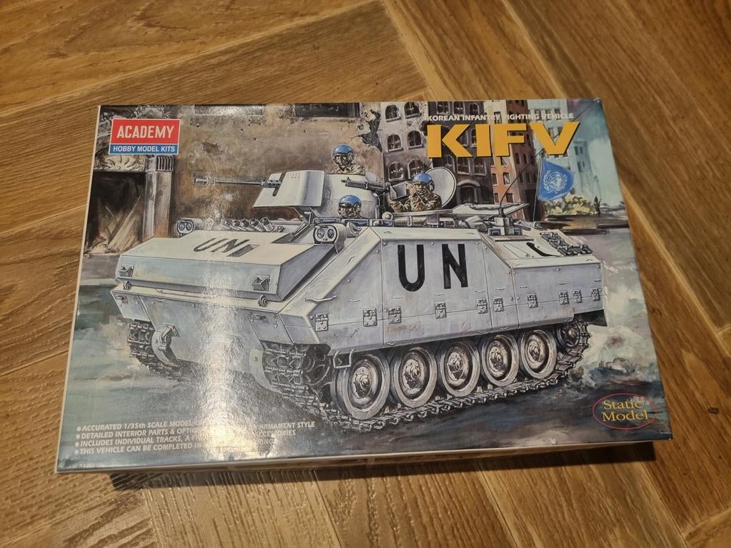 Academy. KIFV. 1/35., Hobby en Vrije tijd, Overige merken, 1:32 tot 1:50, Overige typen, Nieuw