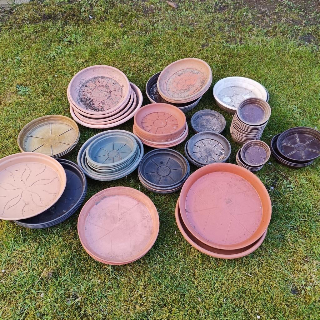 Partij kunstof plantenschotels, Tuin en Terras, Ophalen, Rond, Kunststof, Minder dan 40 cm