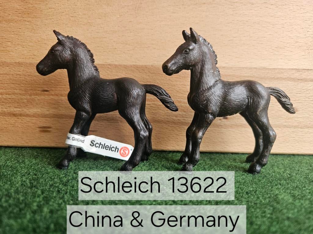Schleich 13622 Fries veulen met of zonder vaantje uit 2007, Verzamelen, Dierenverzamelingen, Zo goed als nieuw, Beeldje of Figuurtje