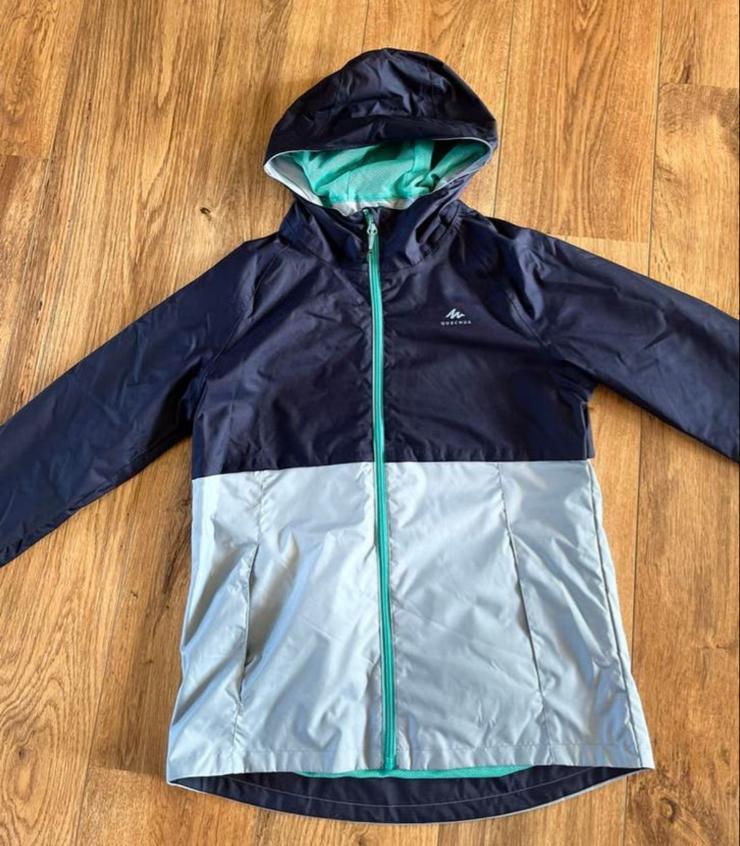 Quechua regenjas maat 164 - Ideaal voor sport en dagelijks g, Kinderen en Baby's, Ophalen of Verzenden, Nieuw, Jongen of Meisje