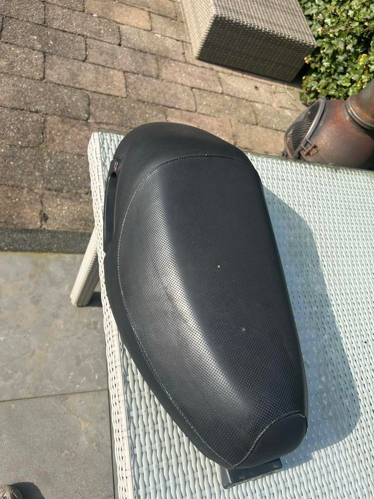 Zadel type 1 2 3 - Zo goed als nieuw, Fietsen en Brommers, Brommeronderdelen | Scooters, Zo goed als nieuw, Zadel, Ophalen