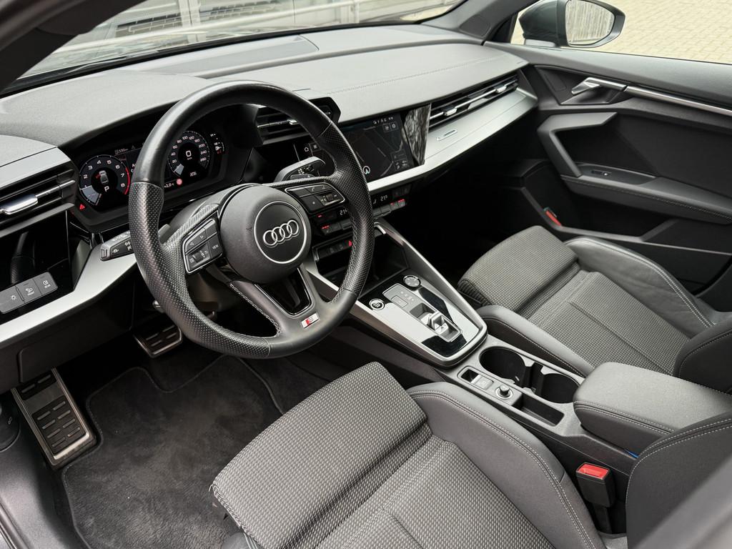 Audi A3 Limousine 30 TFSI AUT. *!* 2x S-LINE *!* CARPLAY/ LE, Gebruikt, Leder en Stof, Origineel Nederlands, Bedrijf