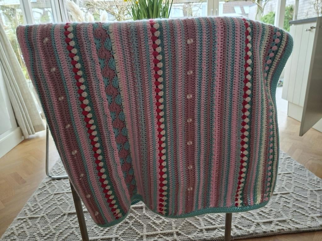 Handgehaakt sprei / deken in goede staat, Ophalen of Verzenden, Zo goed als nieuw