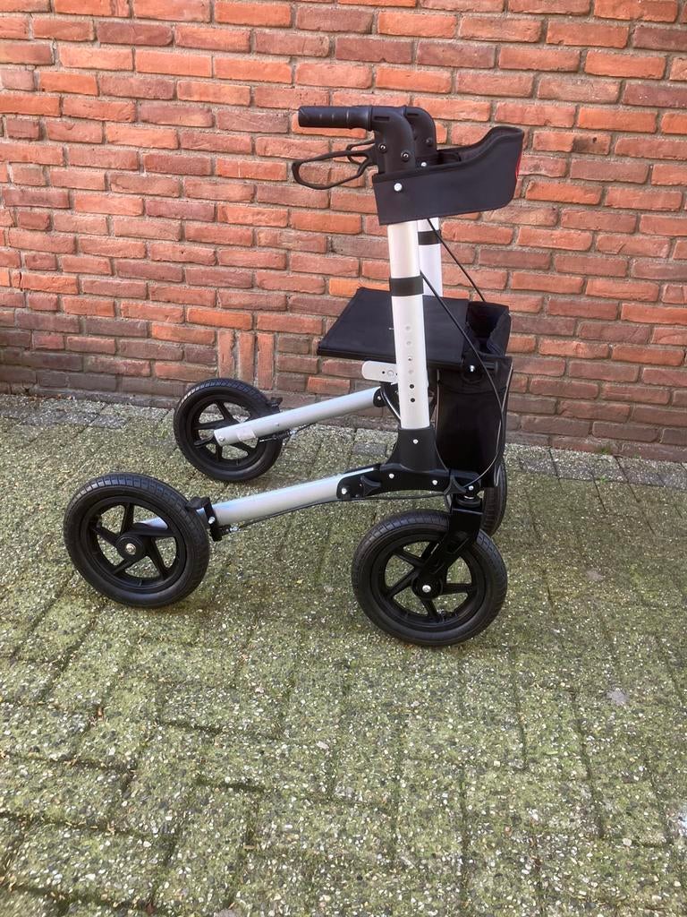 ANTAR rollator met luchtbanden, Ophalen of Verzenden, Zo goed als nieuw
