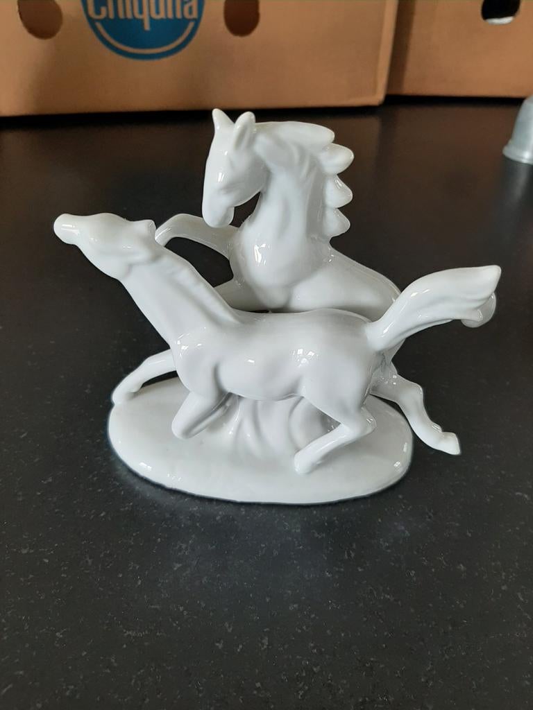 Wit beeldje van twee paarden, Ophalen of Verzenden