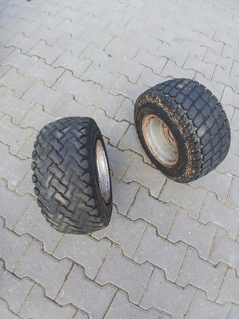 2 massieve rubberen wielen., Ophalen