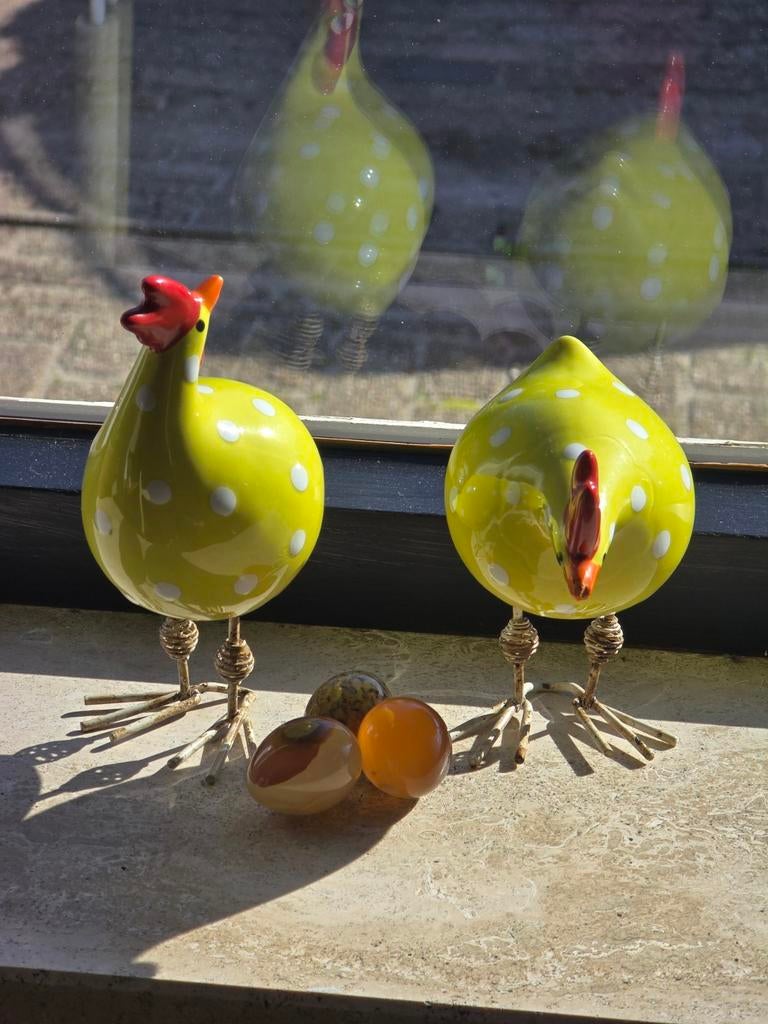 2 porseleinen kippen en 3 marmeren eieren BA, Verzamelen, Beelden en Beeldjes, Ophalen of Verzenden