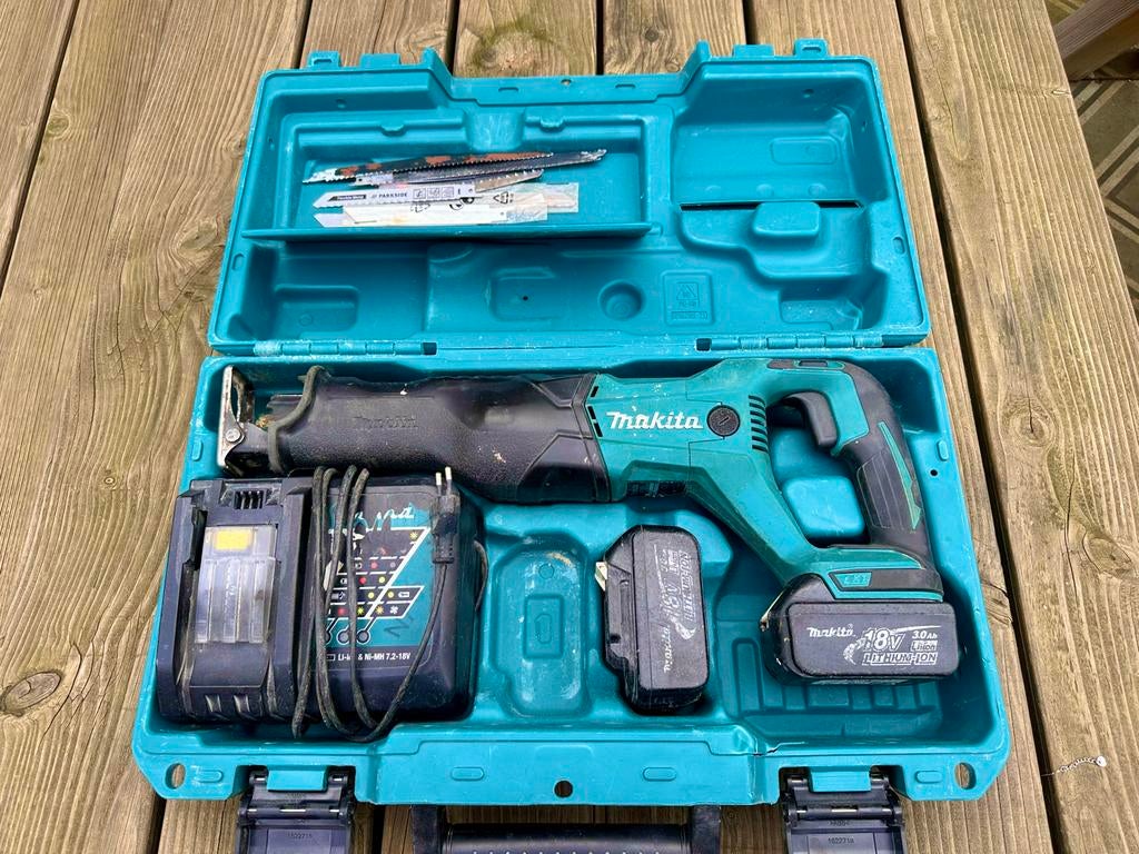 Makita Reciprozaag 18V met 2 accu's en oplader, Gebruikt, 70 mm of meer, 600 tot 1200 watt, Ophalen of Verzenden