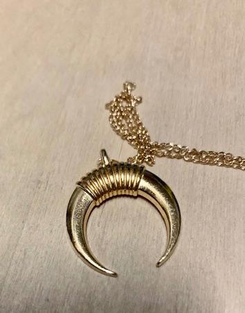 Goudkleurige ketting met hanger, Nieuw, Ophalen of Verzenden, Goud, Overige materialen