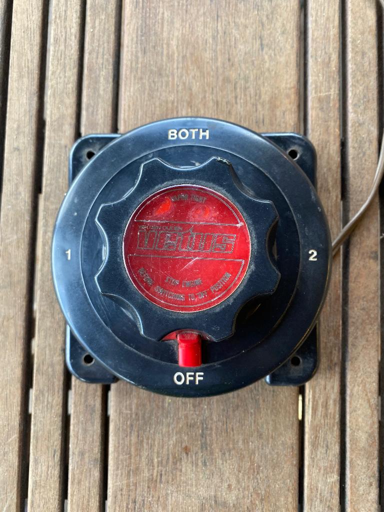 Vetus accuschakelaar, Watersport en Boten, Accessoires en Onderhoud, Ophalen, Gebruikt, Motor en Techniek