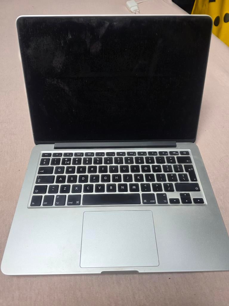 Oudere MacBook - Scherm defect, werkt verder prima, Computers en Software, Apple Macbooks, MacBook Pro, Gebruikt, Qwerty, 13 inch
