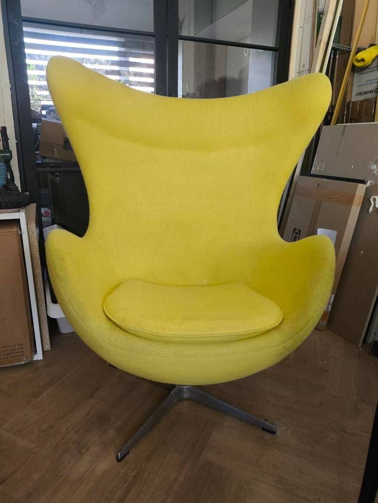 Mooie egg chair als Arne Jacobsen geel kasjmier, Ophalen of Verzenden, 75 tot 100 cm