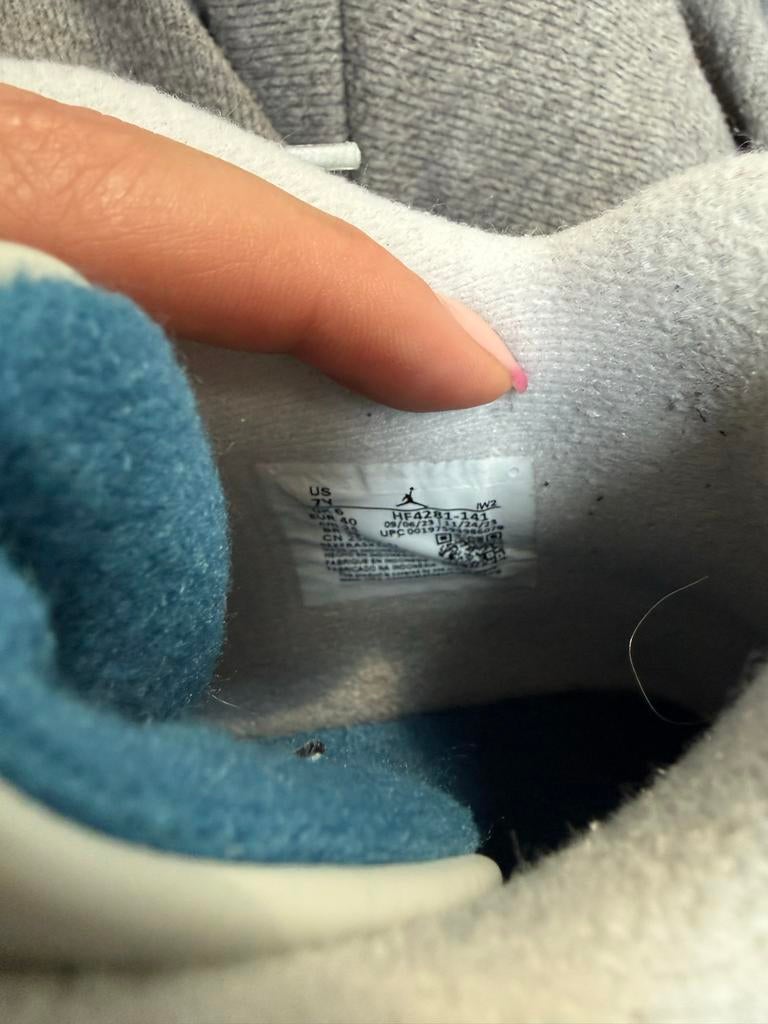 Air Jordan 4 Retro (GS) military blue- Maat 40, Ophalen, Zo goed als nieuw, Wit, Sneakers of Gympen