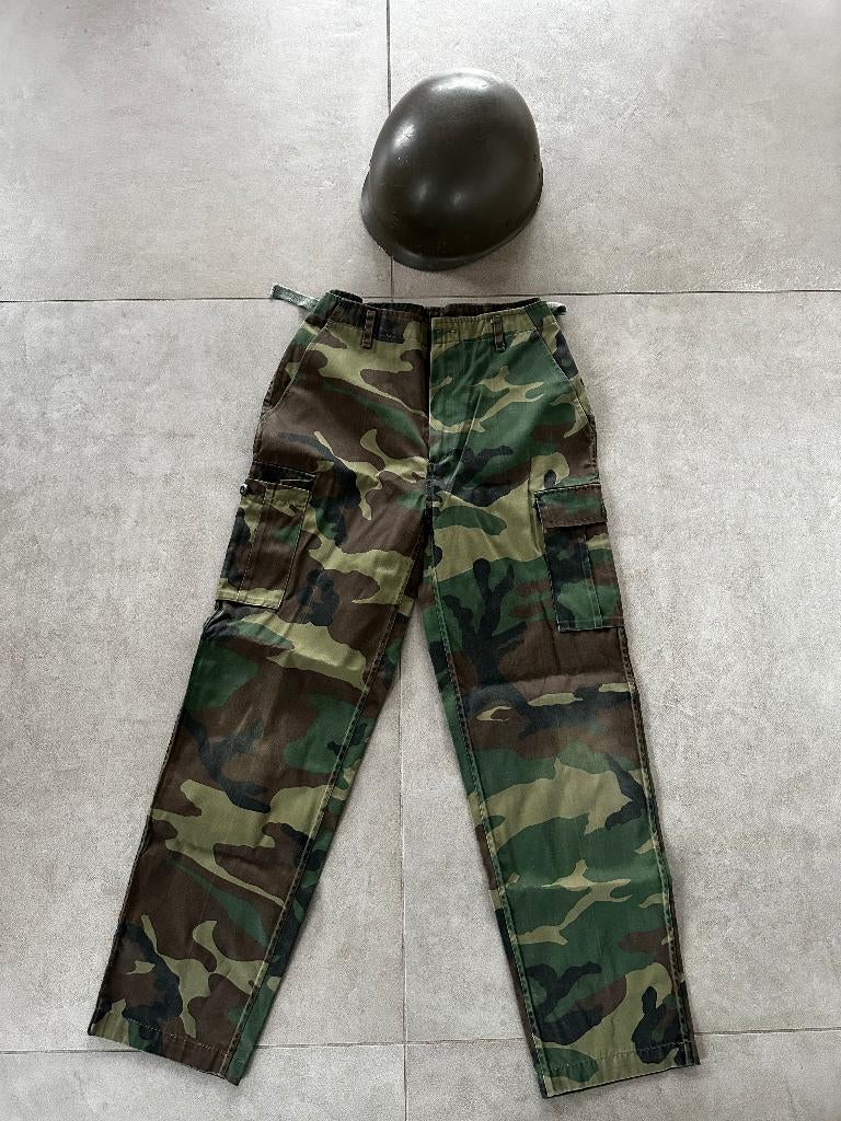 Stoere originele legerhelm met camouflage leger broek, Ophalen of Verzenden, Zo goed als nieuw, 158 t/m 164, Jongen