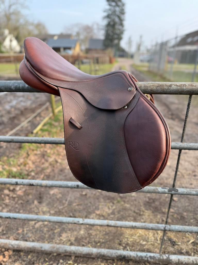 Ruiz Diaz springzadel 17inch, Dieren en Toebehoren, Paarden en Pony's | Zadels, Ophalen of Verzenden, Gebruikt, Springen