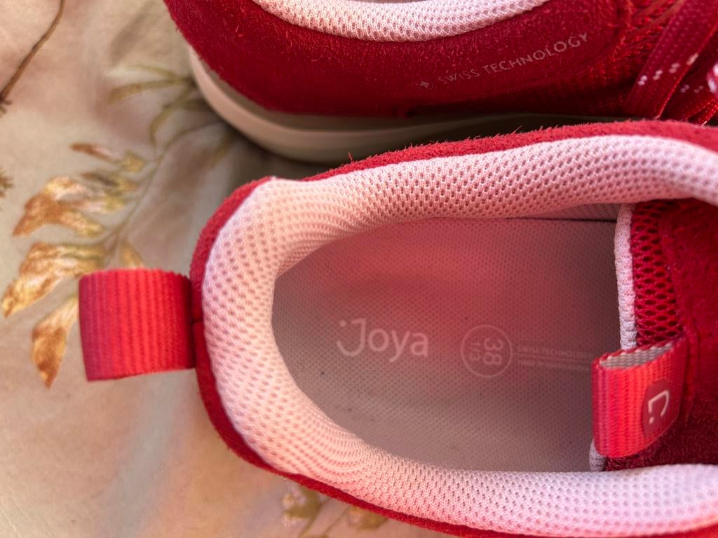 Joya sneakers, Ophalen of Verzenden, Zo goed als nieuw, Sneakers of Gympen