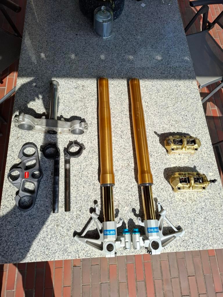 Ohlins radiaal voorvork set brembo golf 4P remklauwen 100mm, Motoren, Ophalen