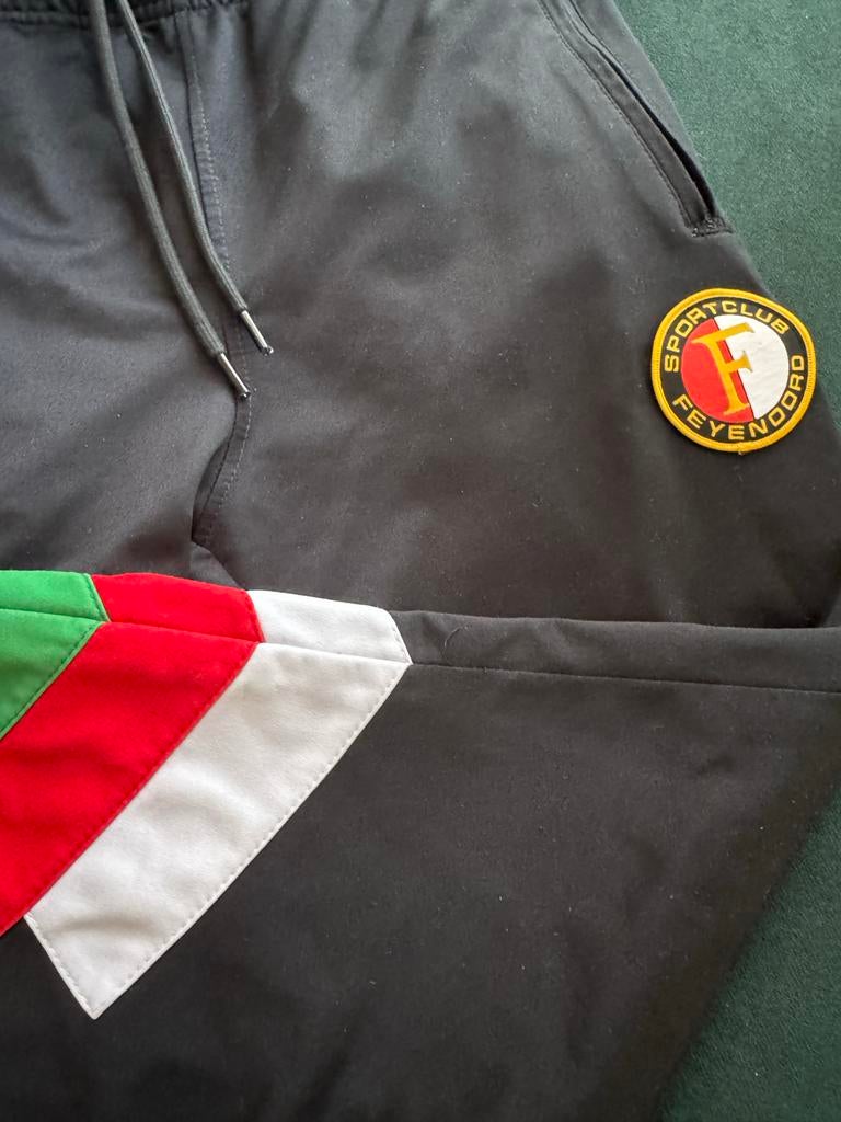 Retro Feyenoord Trainingspak FRFC Editie - Maat S, Kleding | Heren, Sportkleding, Zwart, Ophalen of Verzenden, Voetbal, Gedragen