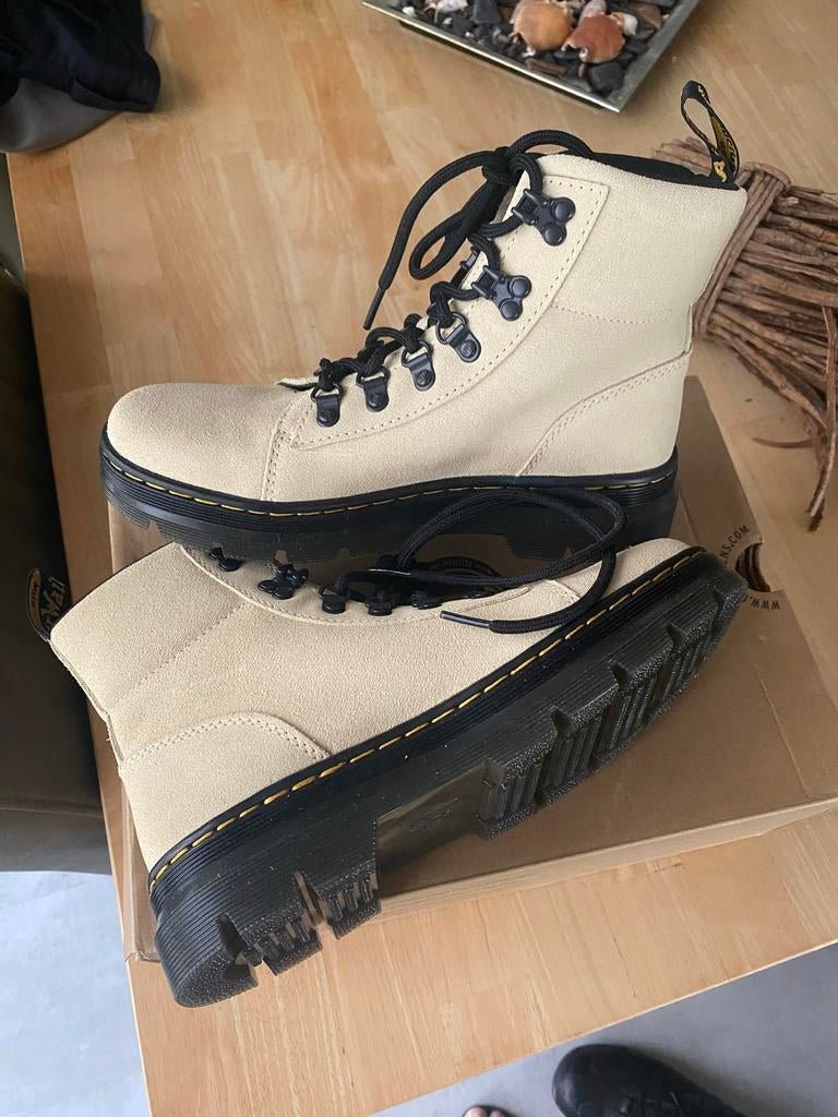 Dr. Martens Combs W Hi Suède WP - Maat 38, Beige, Overige typen, Nieuw, Ophalen of Verzenden
