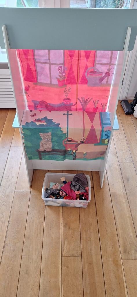 Poppenkast met handpoppen en gordijntjes, Ophalen, Gebruikt, Jongen of Meisje