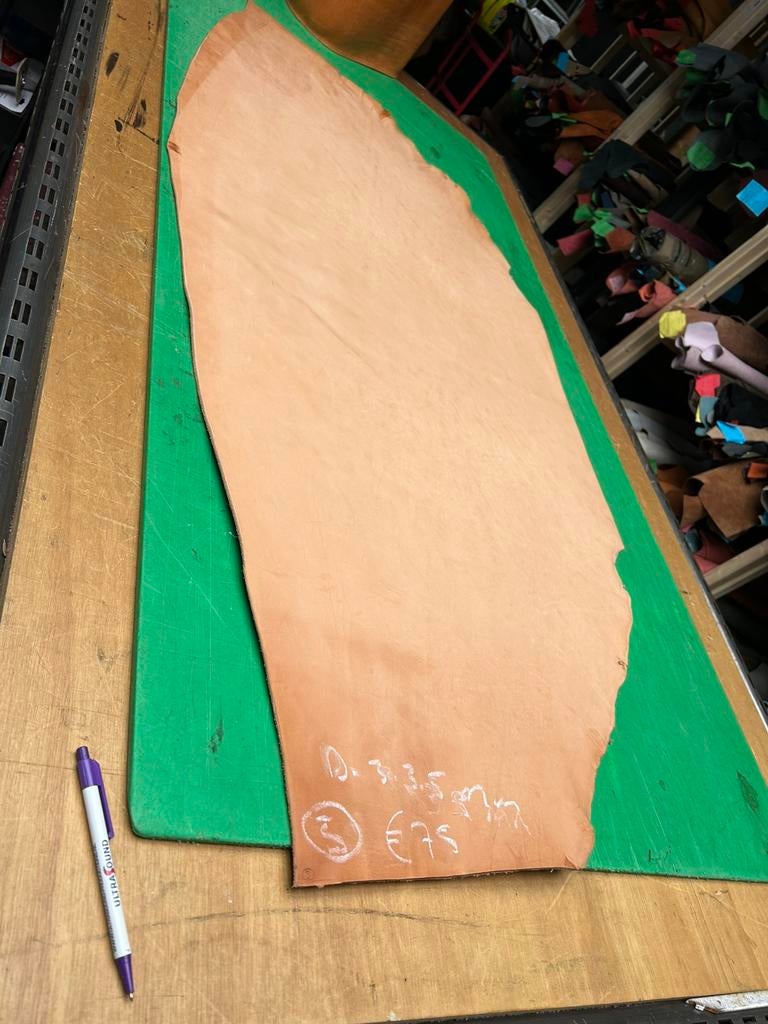 Naturel kleur tuigleer 3-3,5mm dik half soepel groot lap nr5, Leer of Kunstleer, Ophalen of Verzenden, Zo goed als nieuw, 30 tot 120 cm