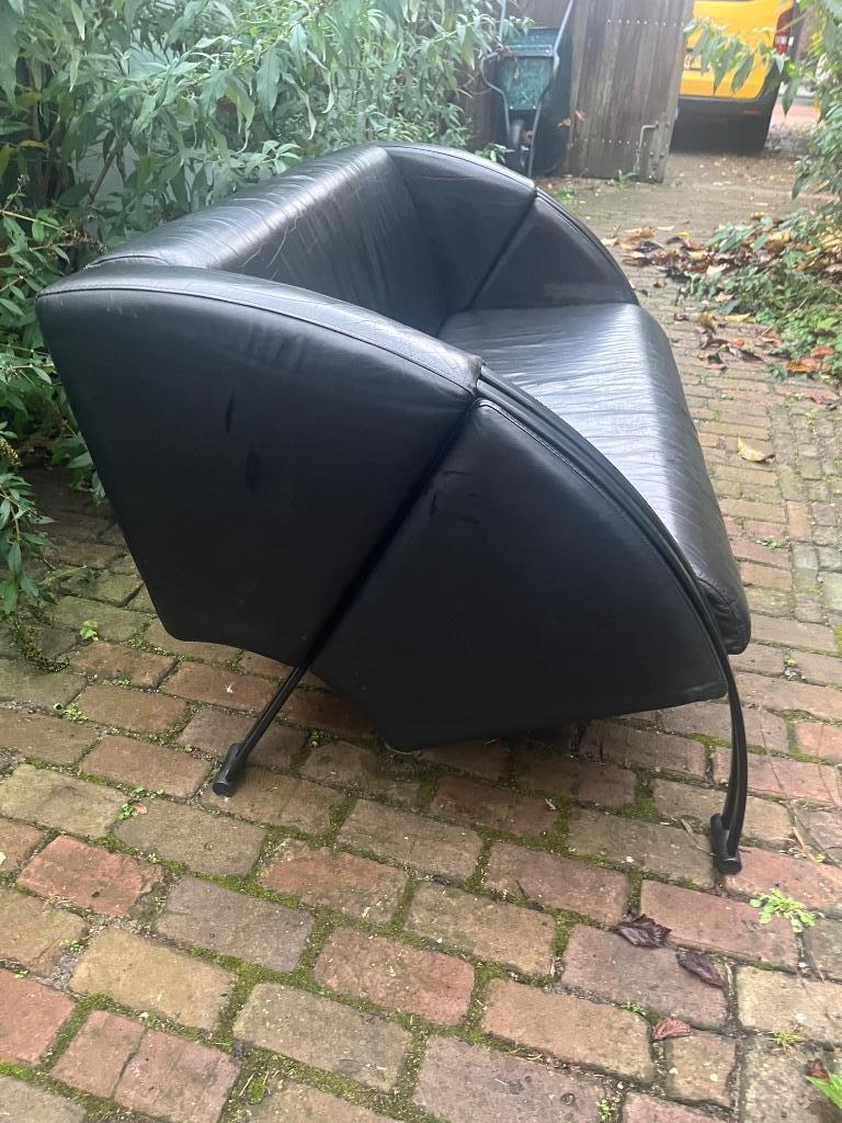 2x Young International Gelderland 2-zitsbankje zwart leer, Ophalen, Metaal, Gebruikt, Tweepersoons