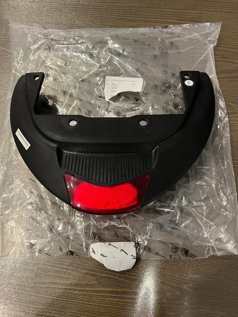 Piaggio zip spoiler+licht origineel, Ophalen of Verzenden